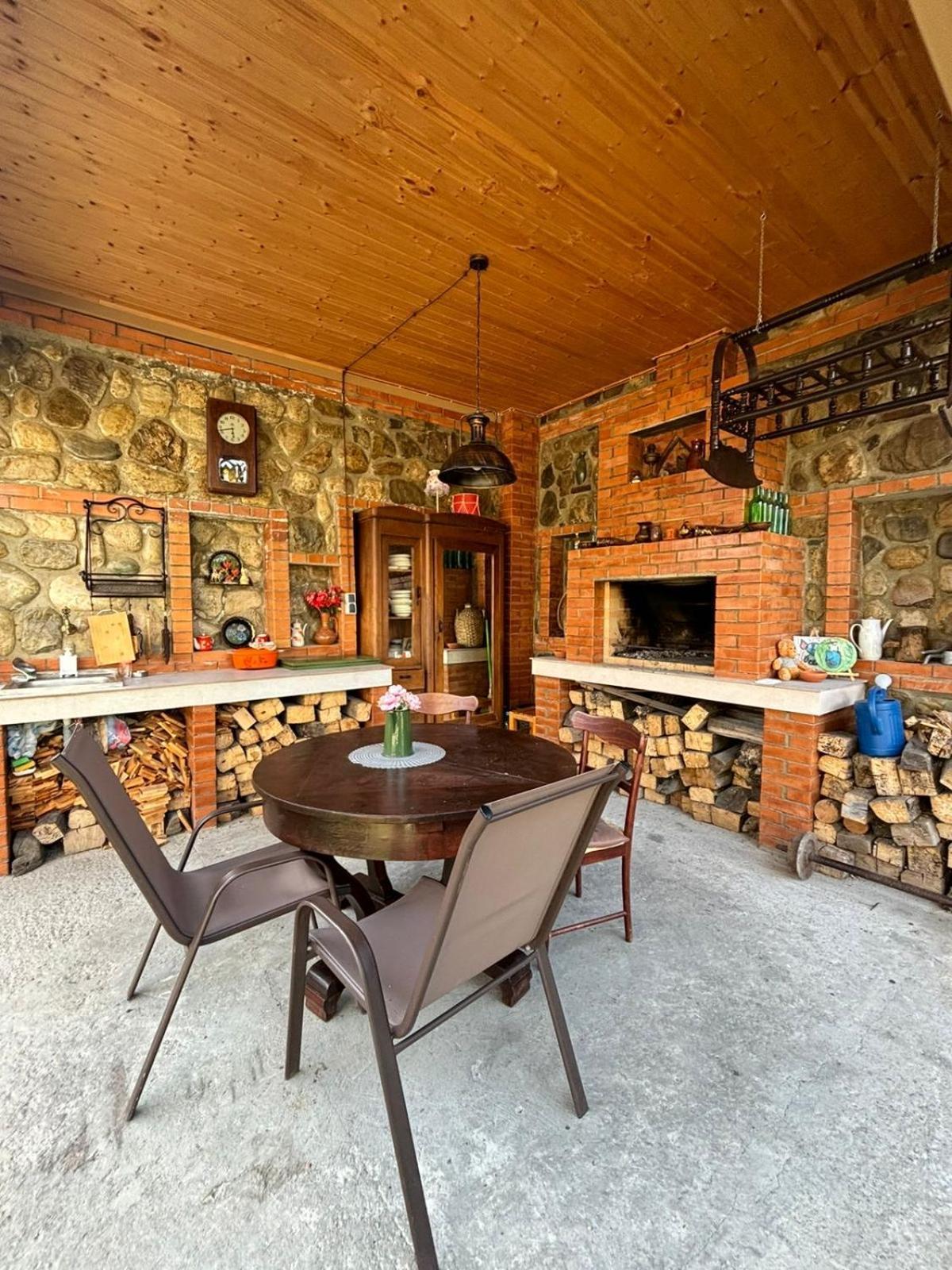 Verona Apartment Dushet'i Exterior photo